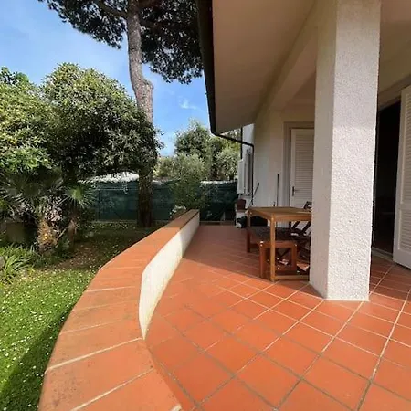 Casa Con Giardino A 500m Dal Mare Con Giardino E Area Bbq Vakantiehuis *