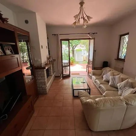 Casa Con Giardino A 500m Dal Mare Con Giardino E Area Bbq Vakantiehuis *